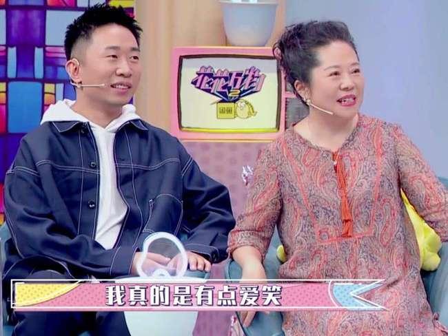杨迪爆料妈妈的爆笑视频,笑料百出，母女默契满满